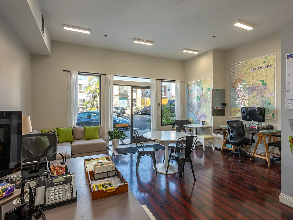 4741 Point Loma Ave #101/102