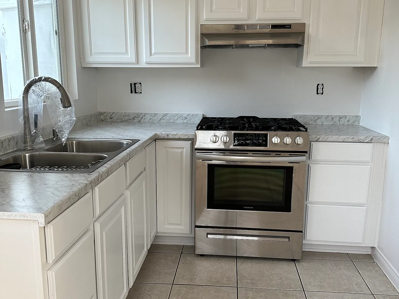 2 bed, 850 sqft, $3,100 — Photo 2