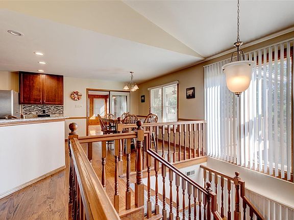 5th image of 104 Rosebrook Dr