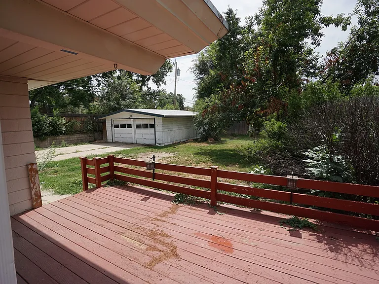 850 W Chenango Ave — Photo 32