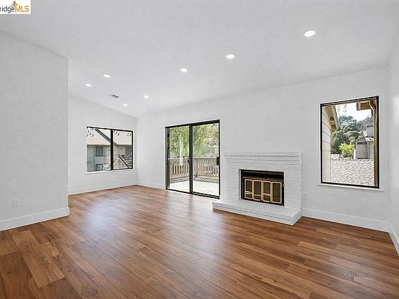 4th image of 802 Dover