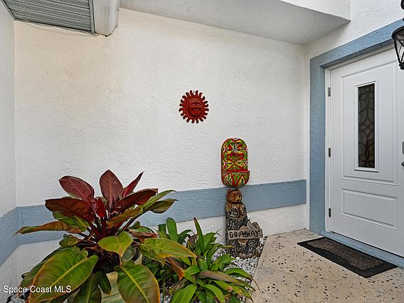 3rd image of 118 Ocean Garden Ln