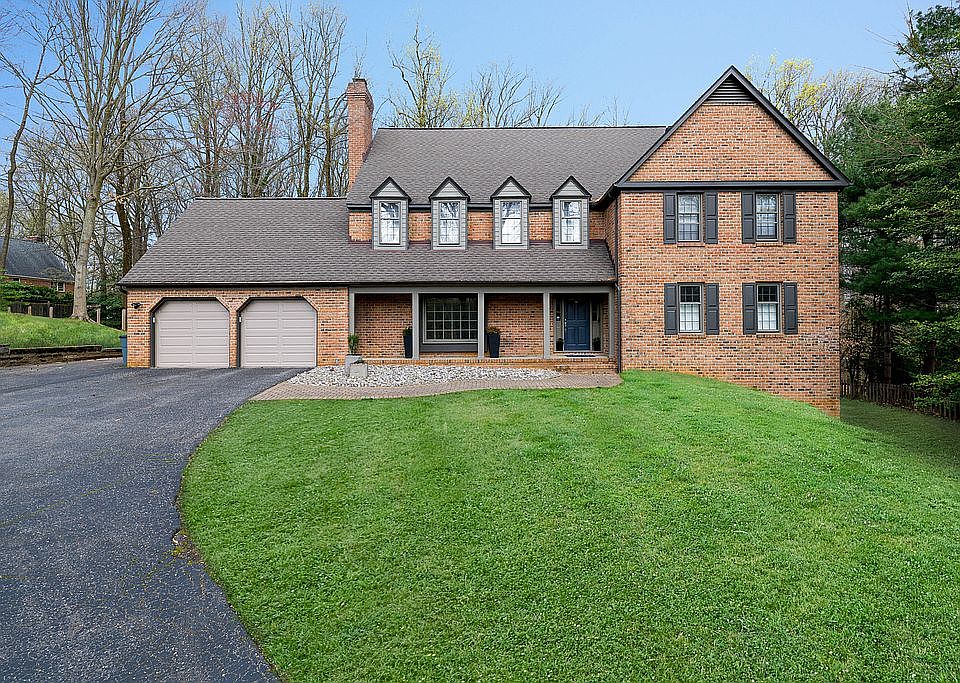 1st image of 16 Belleview Dr