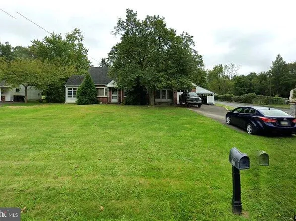 302 N Wales Rd, North Wales, PA 19454