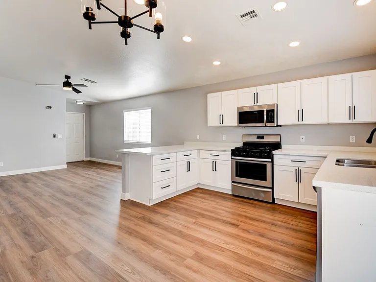 4009 Hidden Oasis Ct — Photo 8