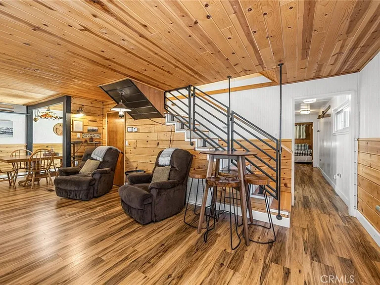 547 Chipmunk Ln — Photo 4