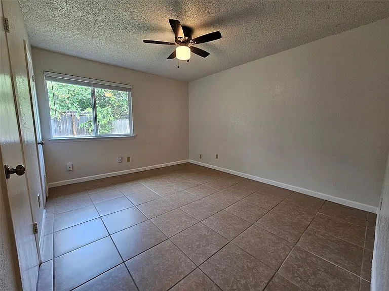 6800 Lunar Dr #B — Photo 17