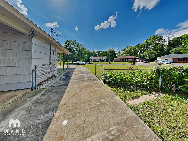 877 Twin Lake Dr NE — Photo 25