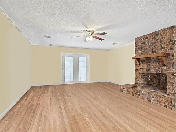 3rd image of 2445 Somerset Dr