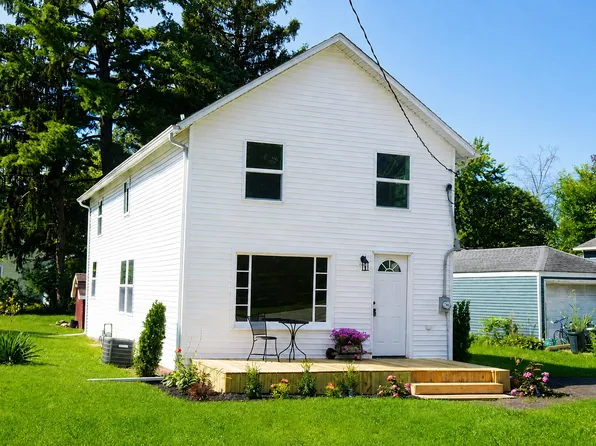708 E Washington St, Knox, IN 46534