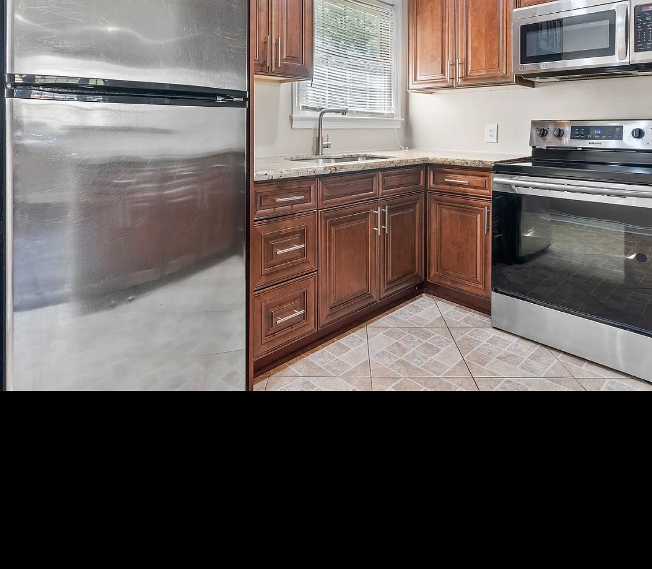 3 bed, 960 sqft, $1,700 — Photo 4