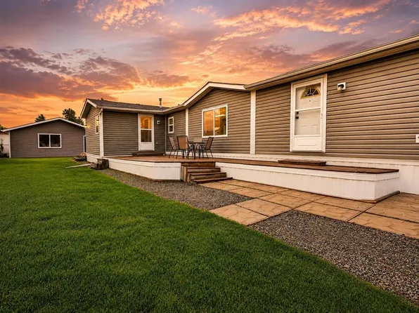 411 E 5th St NW, Sundre, AB T0M 1X0