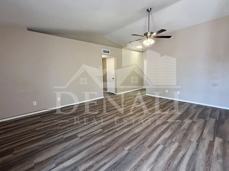 10921 W Sells Dr — Photo 5