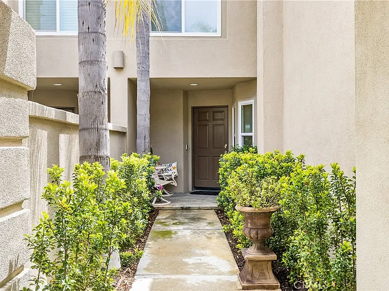 26484 Verdugo — Photo 2