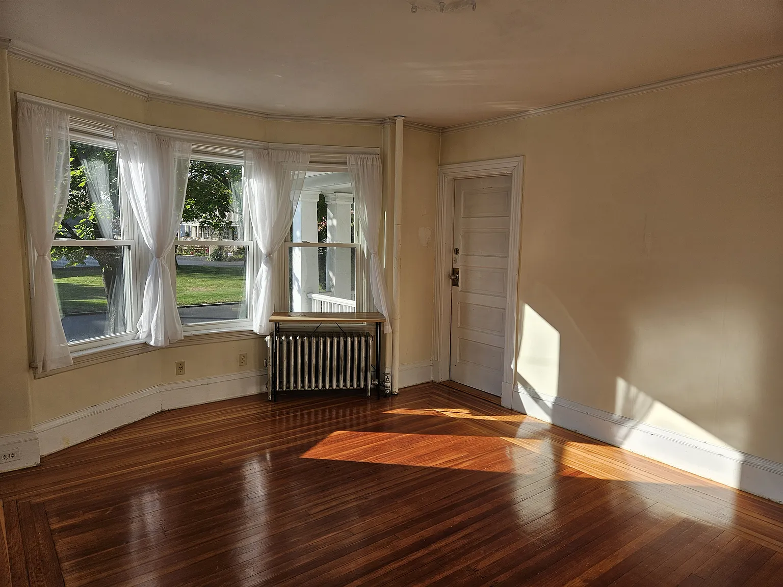 2 bed, 1000 sqft, $1,875 — Photo 3