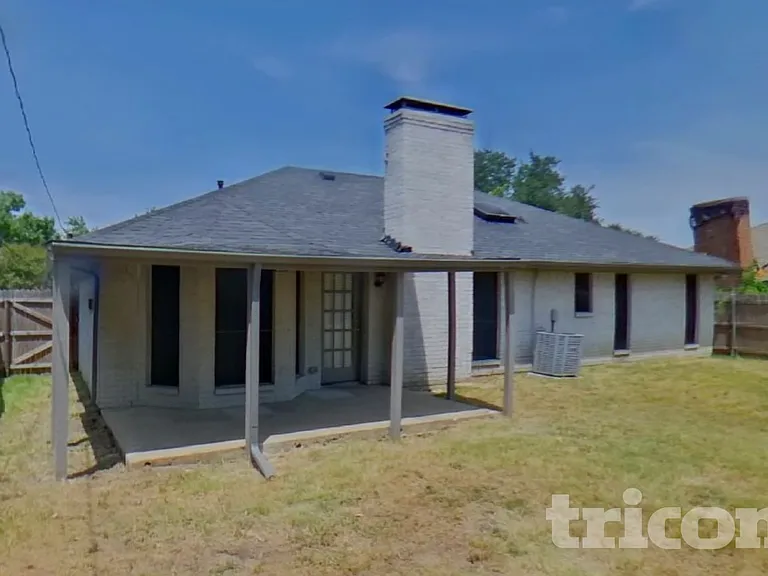 3910 Lillie St — Photo 15