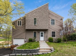 10 Hewlett Rd, Towaco, NJ 07082