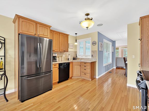 2nd image of 31 Ross Way #31