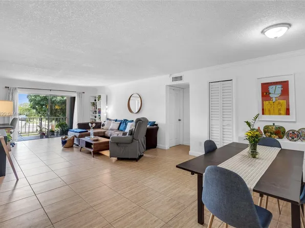 9429 SW 76th St APT W25, Miami, FL 33173