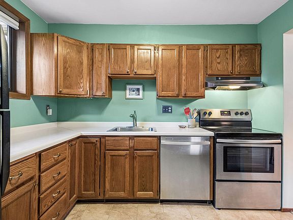 3rd image of 1015 Rae Dr APT 8