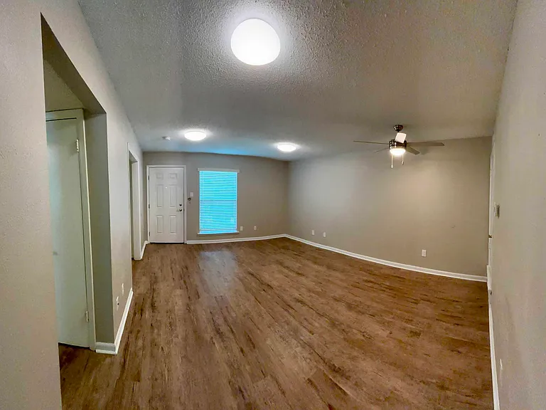 Marine Park Apartments — Photo 33