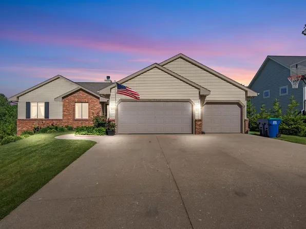 215 Glacial DRIVE, Slinger, WI 53086