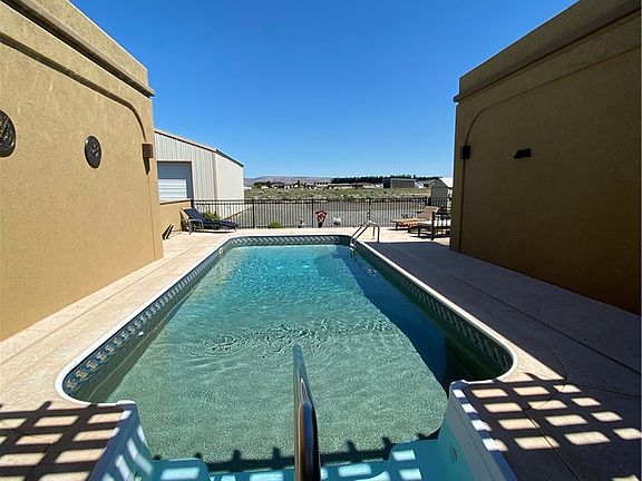 4th image of 309 Airport Way SW
