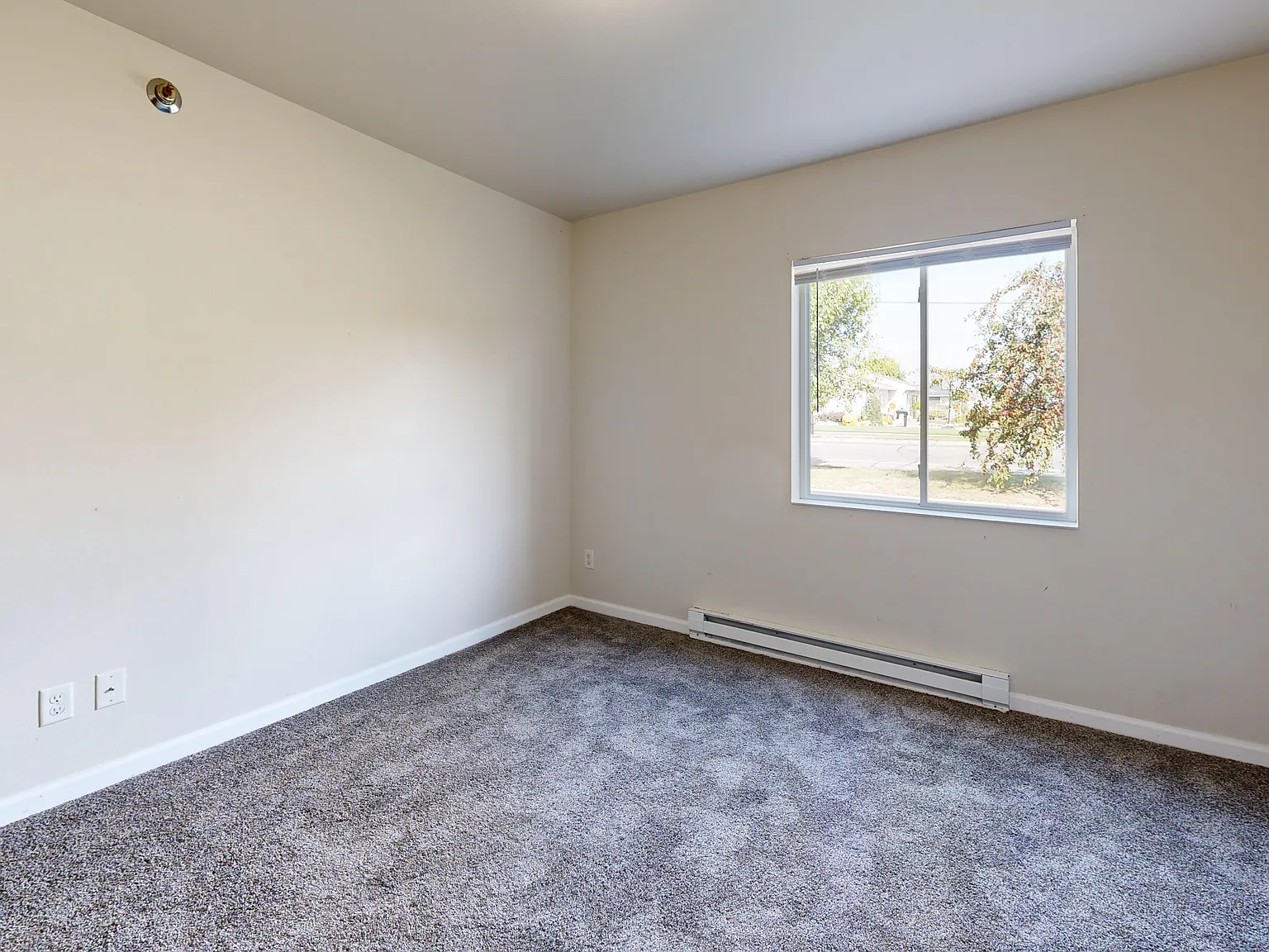 Pineview Apartments — Photo 3