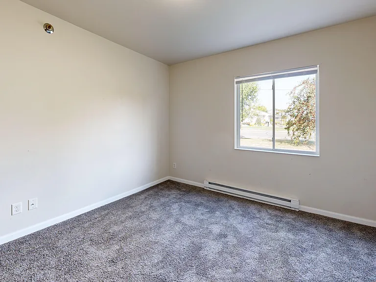 Pineview Apartments — Photo 3