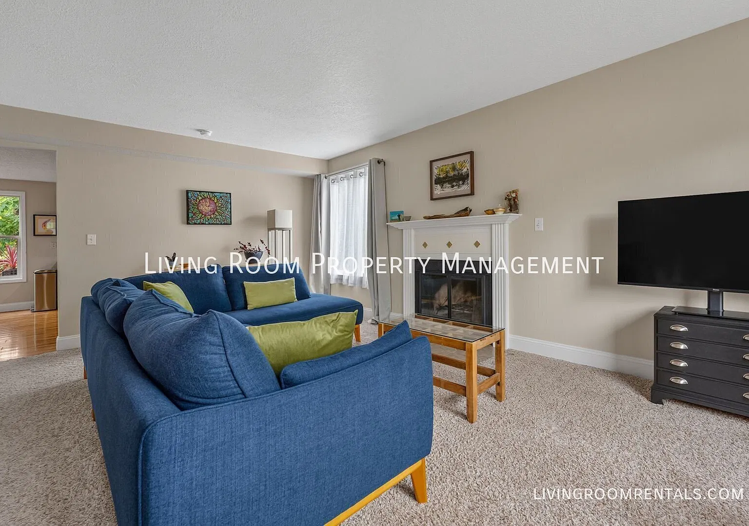 A Peaceful SW Portland Retreat with a Fenced Backyard, Deck & Room to Spread Out — Photo 4