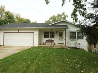 109 Hunters Path, Lake In The Hills, IL 60156