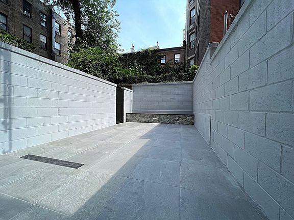 3rd image of 149 E 81st St #1F