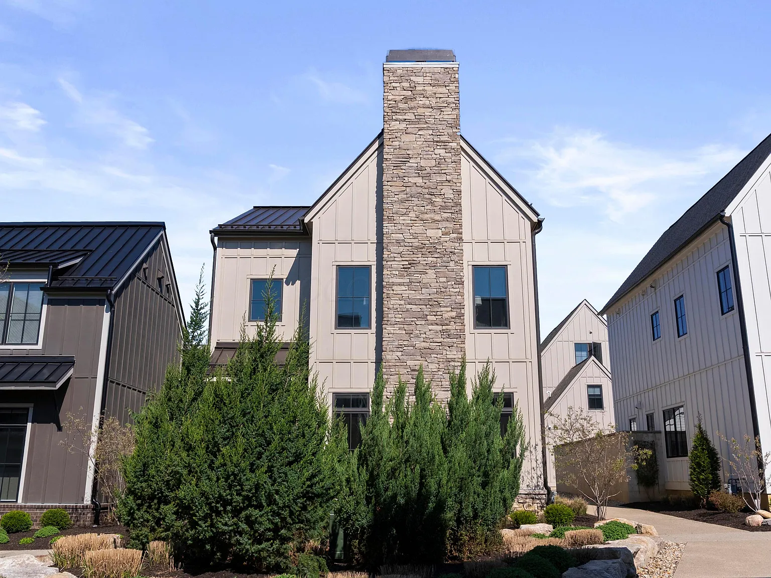 2 bed, 2.5 bath, 2226 sqft, $5,750 — Photo 1