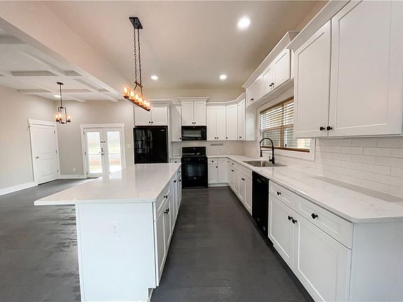 2nd image of 1955 Meadow Ln