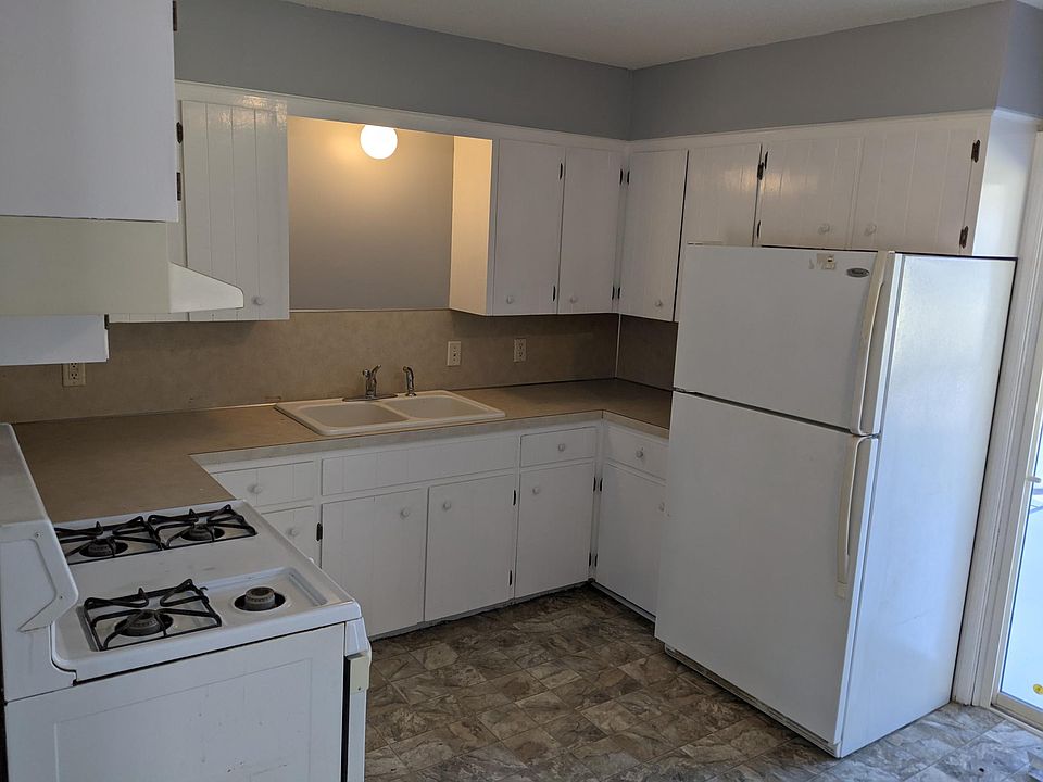 1st image of 1031 33rd St SE