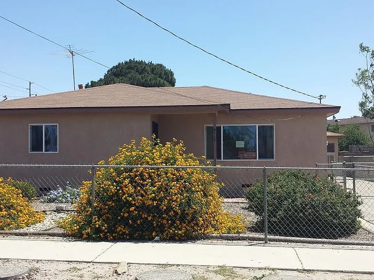 9717 Oleander Ave — Photo 3