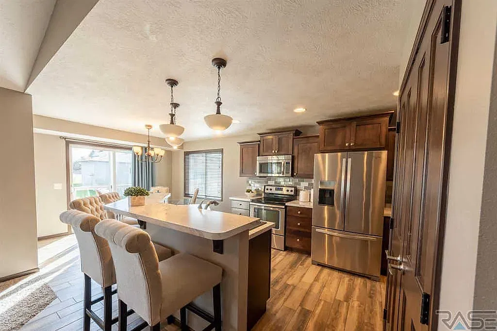 4 bed, 2129 sqft, $2,499 — Photo 1