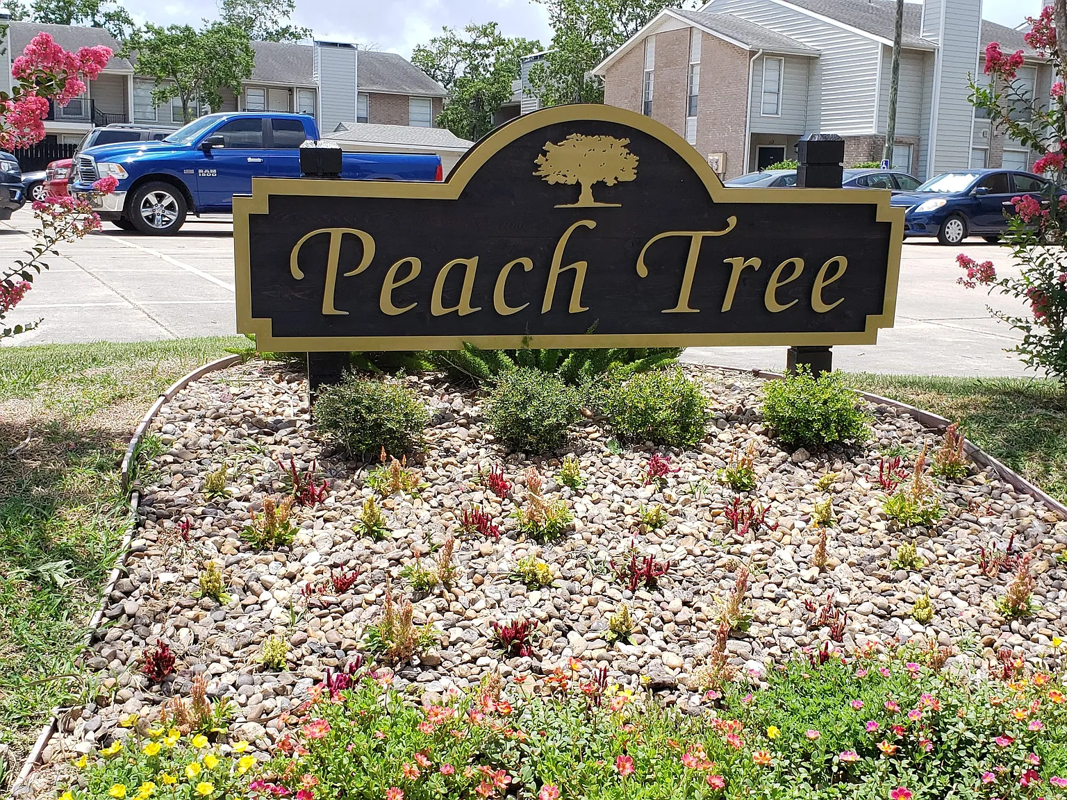 Peachtree Apartments — Photo 1