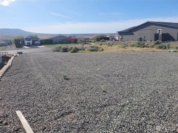 407 Apricot Pl SW, Mattawa, WA 99349