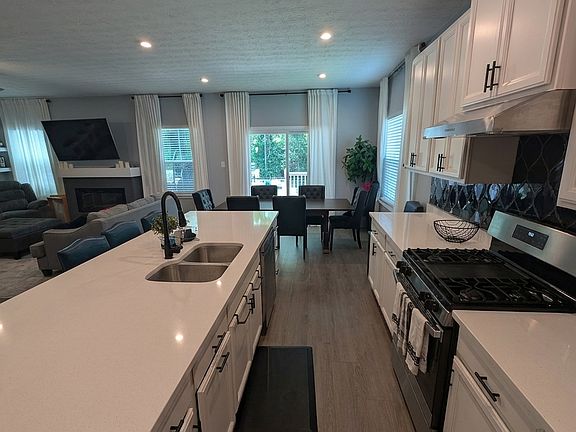 3rd image of 3159 White Ash Dr