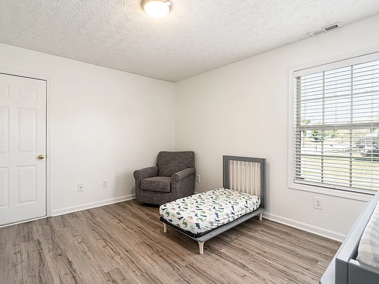 11009 Symington Cir — Photo 42