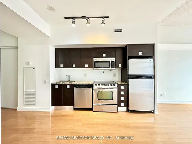 33 Charles St E #1404 — Photo 9