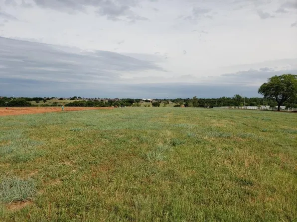 4205 Mahogany Hills Dr, Moore, OK 73160