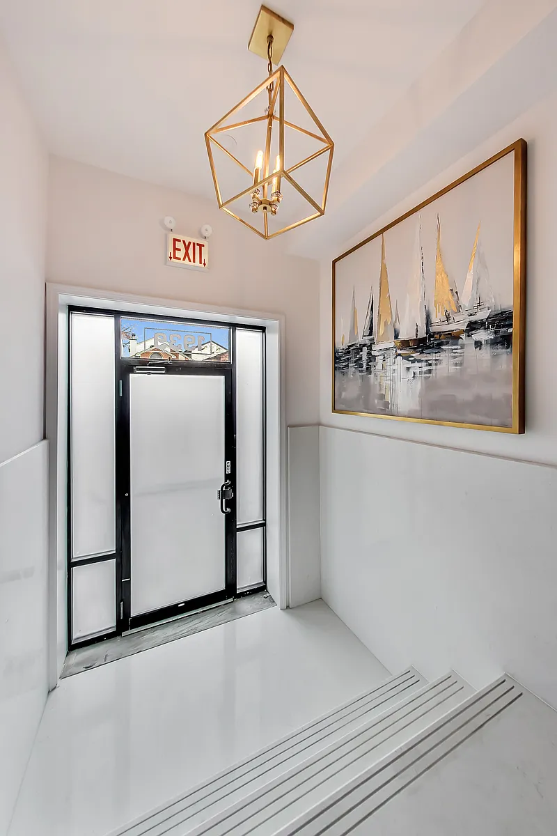 Building Photo - 1939 W Potomac Ave #1G
