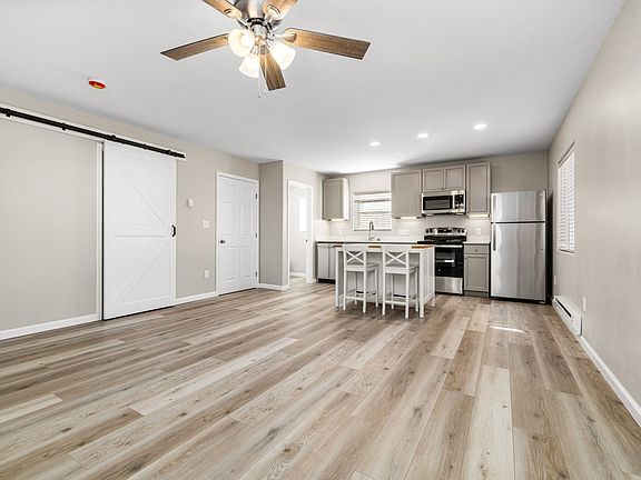 3rd image of 6015 Oak St #A
