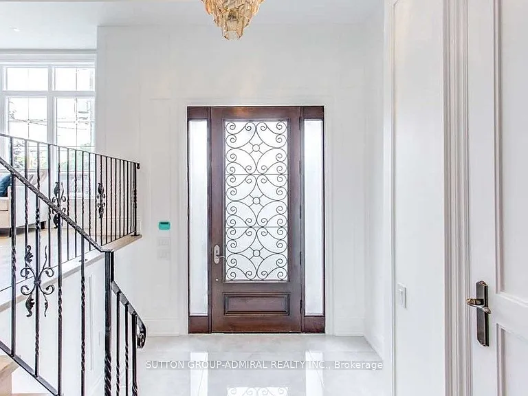 305 Finch Ave E — Photo 2