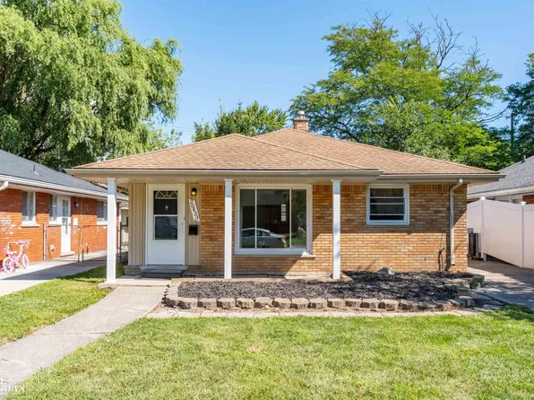 20433 Hunt Club Dr, Harper Woods, MI 48225