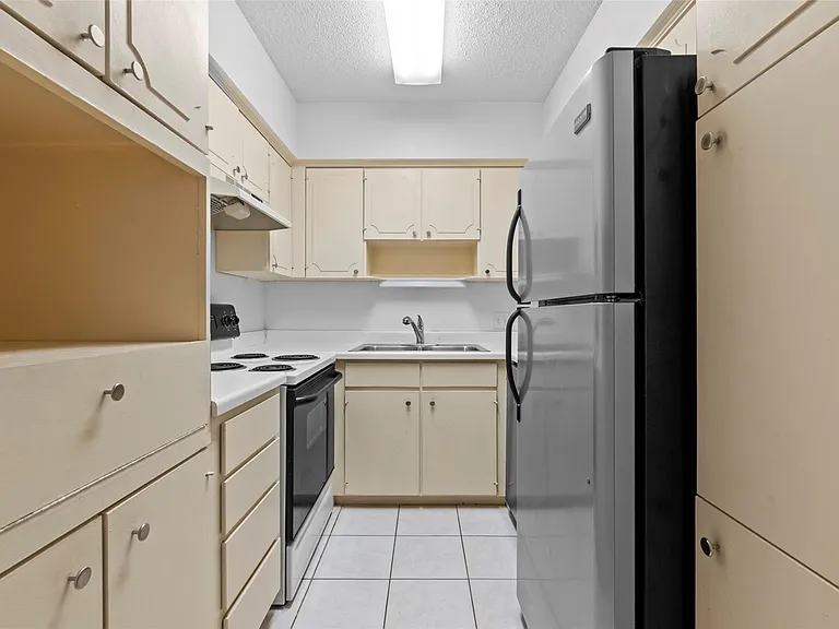 2601 Bellefontaine St #C116 — Photo 16