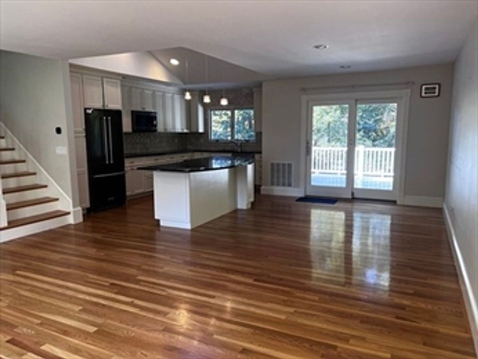 123 Lincoln Pkwy, Lowell, MA 01851 Zillow
