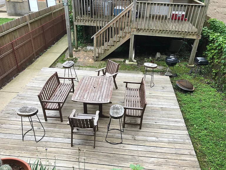 1429 W Fletcher St #1 — Photo 4